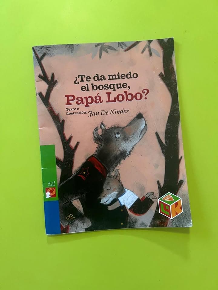 *Celebrando a Papá: Jueves Literario en la Biblioteca Ing