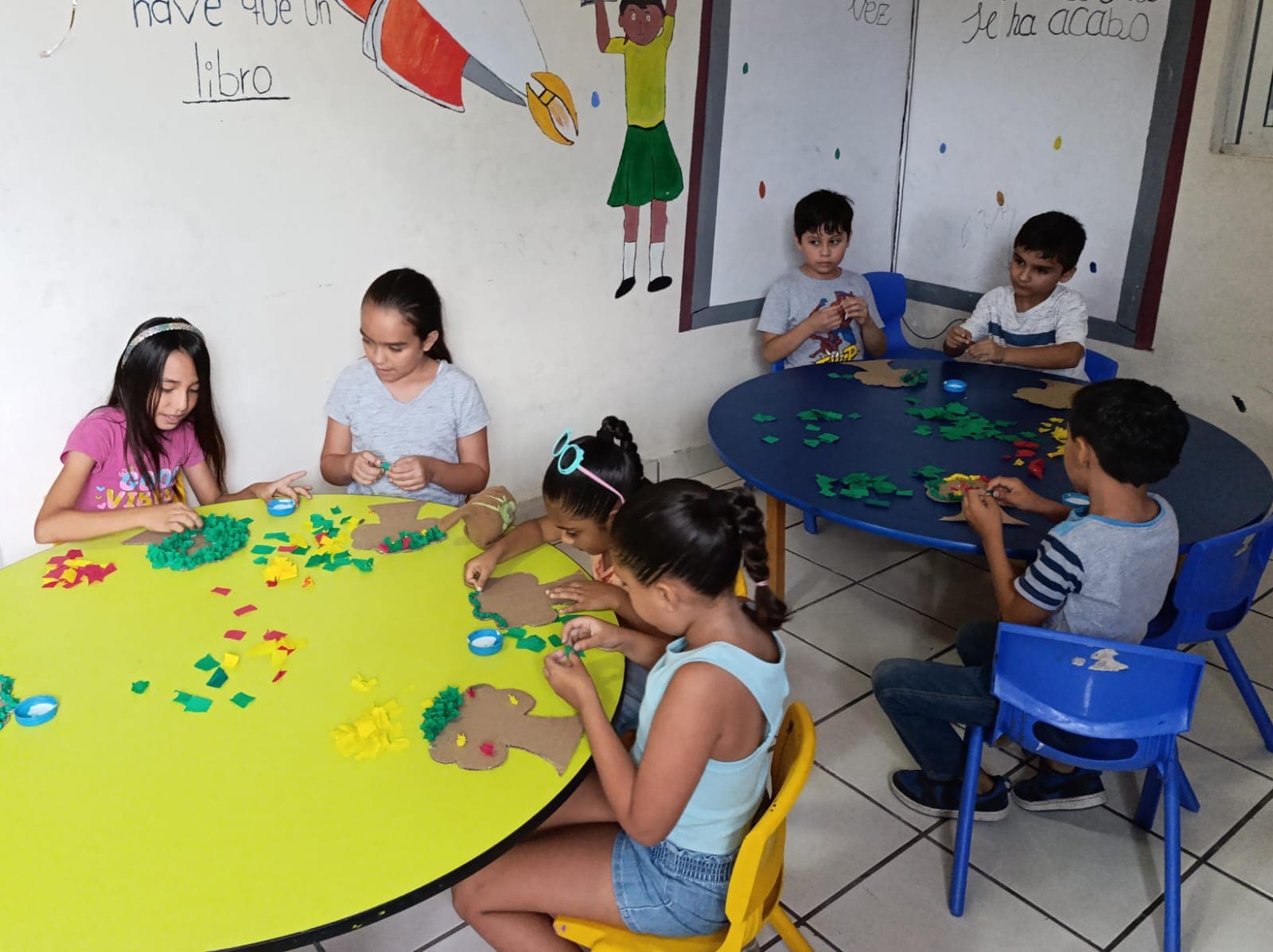 Niños de la colonia Francisco Villa celebran el Día Internacional del Árbol en la Biblioteca Municipal*