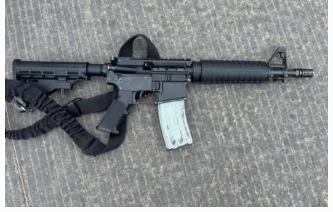 Aseguran dos camionetas con blindaje artesanal y 4rmas largas en la