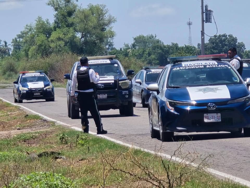 🚨Se registran bloqueos en #Navolato tras enfrentamiento entre militares y civiles arm4dos,