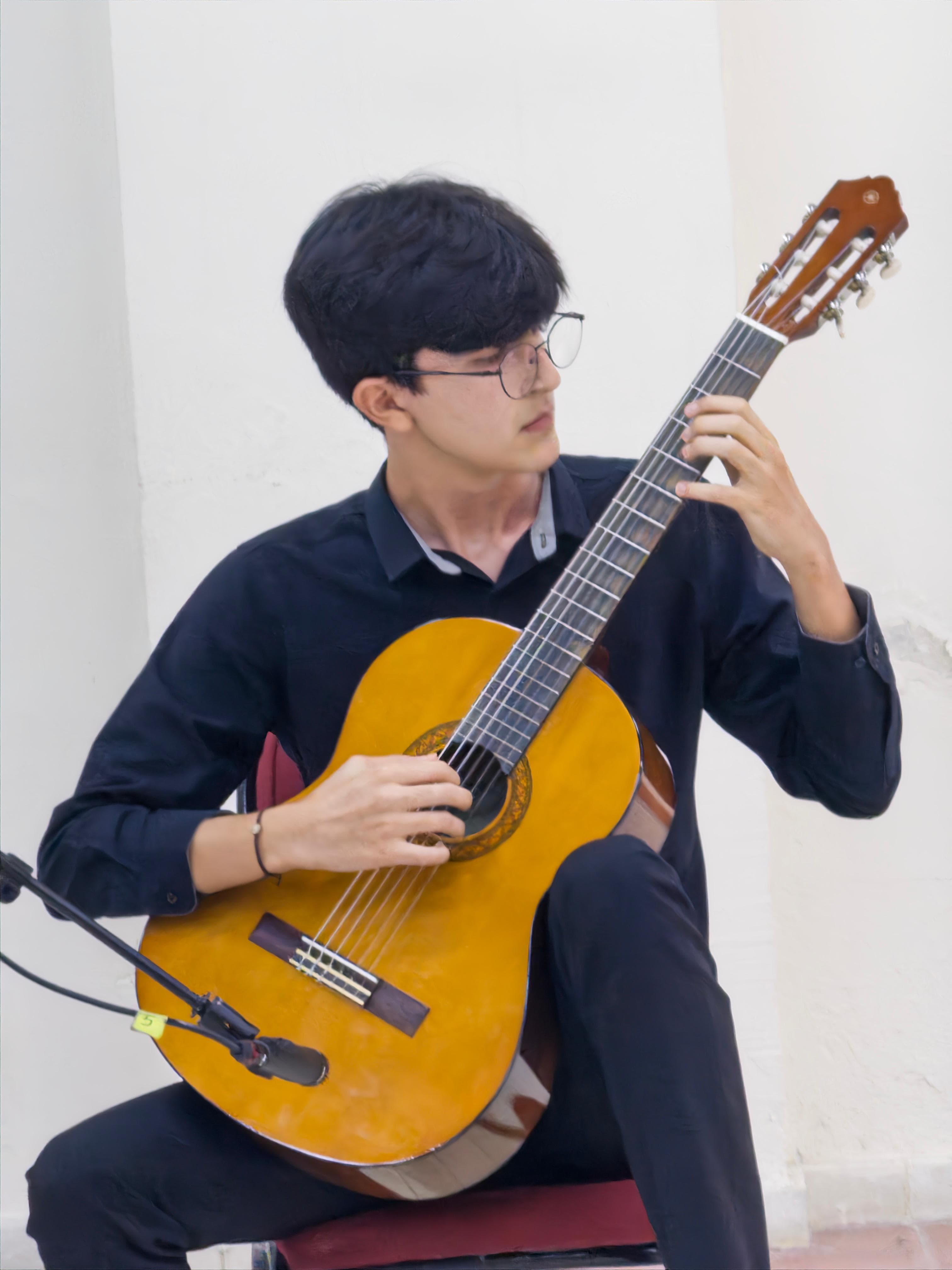 Jóvenes ofrecen recital de guitarra*