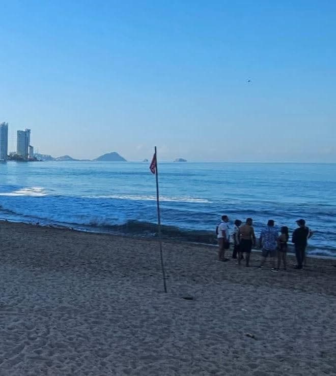 HOMBRE MUERE AHOGADO TRAS INGRESAR AL MAR EN ZONA DE PLAYA