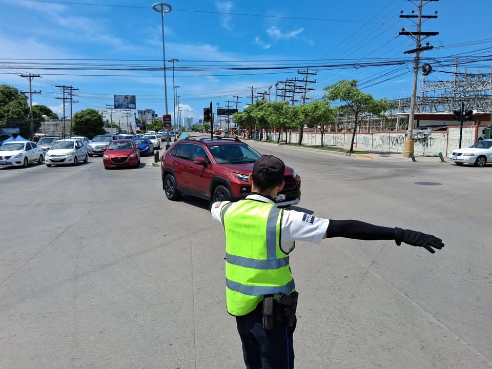 Sin funcionar dos semáforos en Mazatlán, los cruces afectados avenida de las Torres y Rafael Buelna así como Mazatlán y Santa Ro...