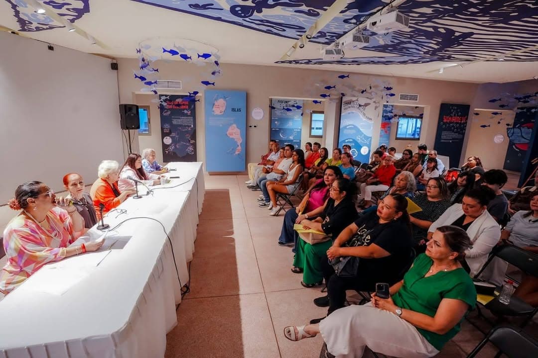 *"La Mujer en las Letras" conquista la Casa del Marino con