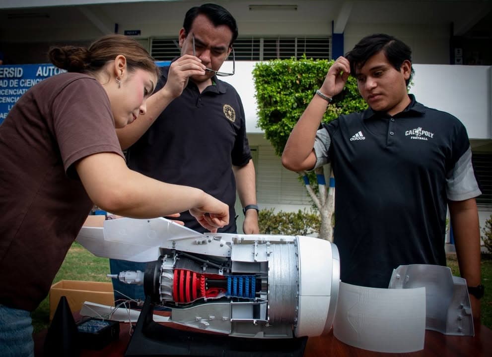 Estudiantes de la UAS presentan ponencia y logran la aprobación de