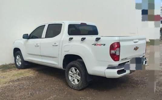 *La unidad, una camioneta Chevrolet color blanco, presentaba varios días en condición de abandono