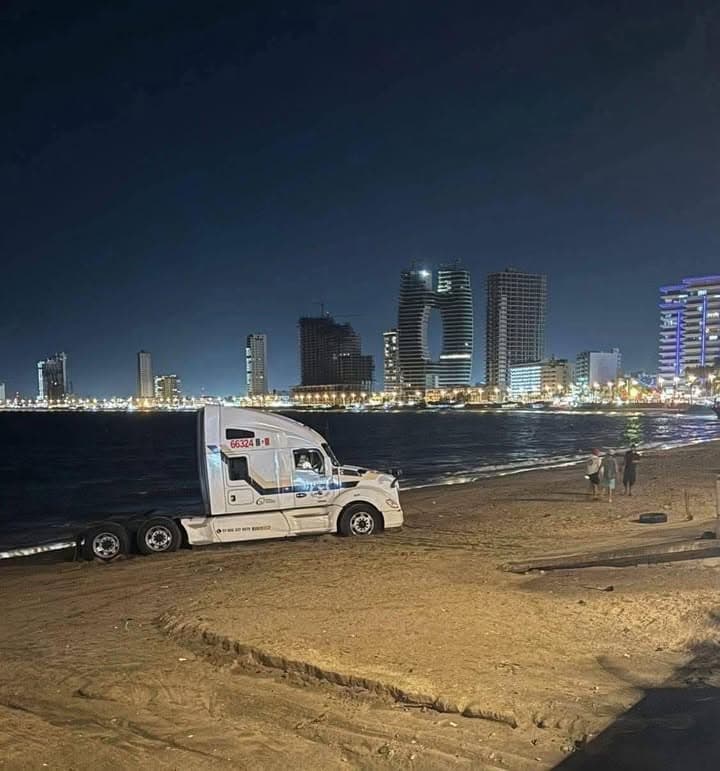 Un tráiler fue captado la noche de este miércoles en la