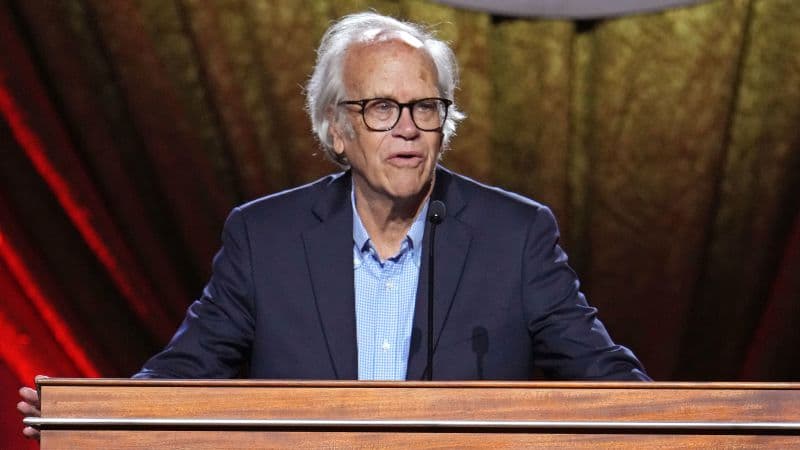 Dick Ebersol desconcertado por los contratos multimillonarios de los comentaristas deportivos