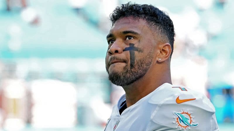 El mariscal de campo de los Dolphins, Tua Tagovailoa, todavía está en el protocolo de conmoción cerebral y se perderá el juego del domingo.